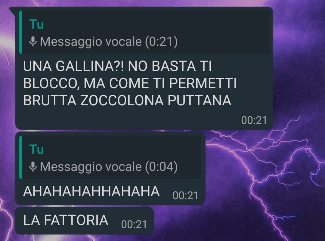 Ho detto a MissAborto che ha una voce bassissima e quando urla sembro un topo, poi le ho detto anche che sembra una gallina. Non intendevo quello AHAHAHAH.