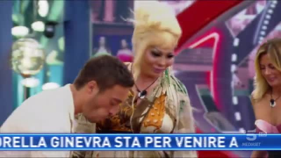 "ma non puoi guardare la tv come fanno tutti?"  la tv: