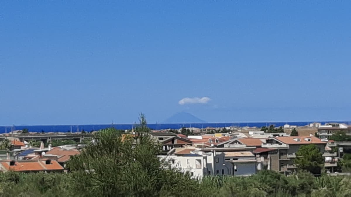 Stromboli che erutta