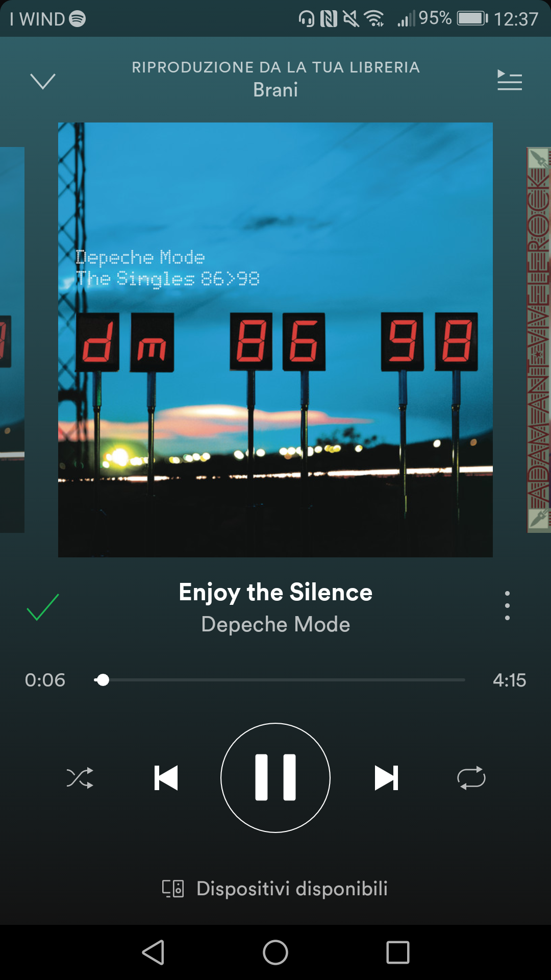 Oggi niente scuola, quindi ne approfitto per ascoltare un po' di musica. 