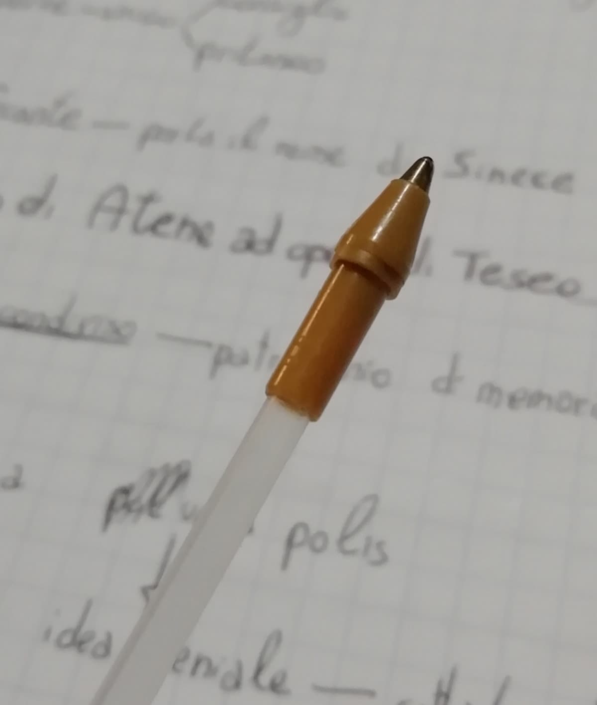 Ho la mina della penna esaurita da tipo una settimana e ancora scrive 