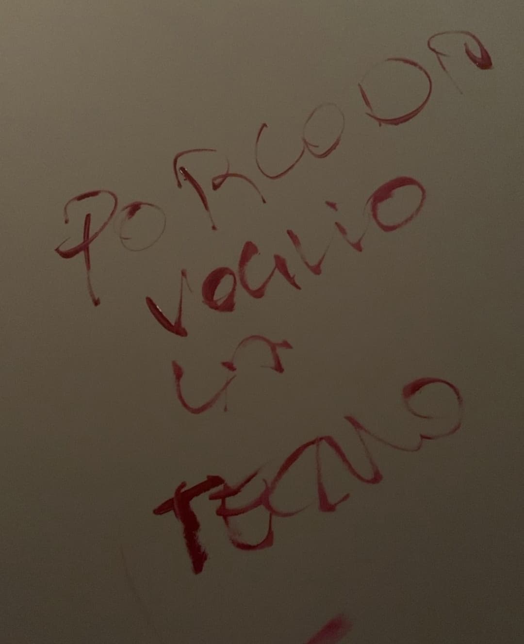 l'ho scritto da ubriaca nel bagno di un locale 