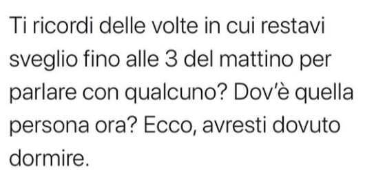 Vabbe' vado a piangere con la testa affondata nel cuscino