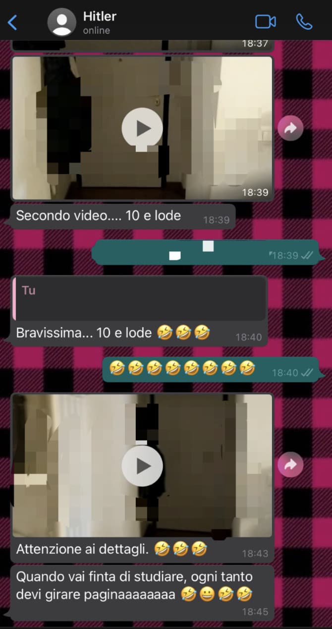 Mio padre che mi fa dei video per provare che sto al cellulare al posto di studiare. Papà smettila di usare quelle faccine cringe.