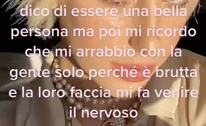 Exposed. Io alle medie davanti allo specchio che volevo prendermi a schiaffi perché ero brutta e mi davo fastidio da sola??