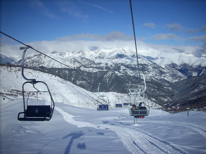 Valle d’Aosta? Trentino-Alto Adige? Eh no. Lo avreste mai detto di poter sciare in Liguria a pochi chilometri dalla costa? Non solo mare 