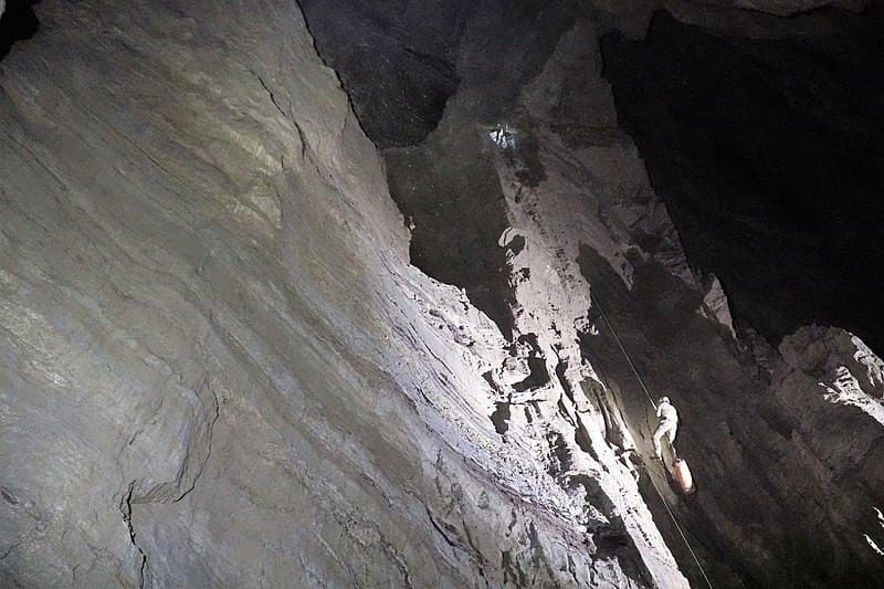 Veryovkina: la grotta conosciuta più profonda del mondo (andate in descrizione)