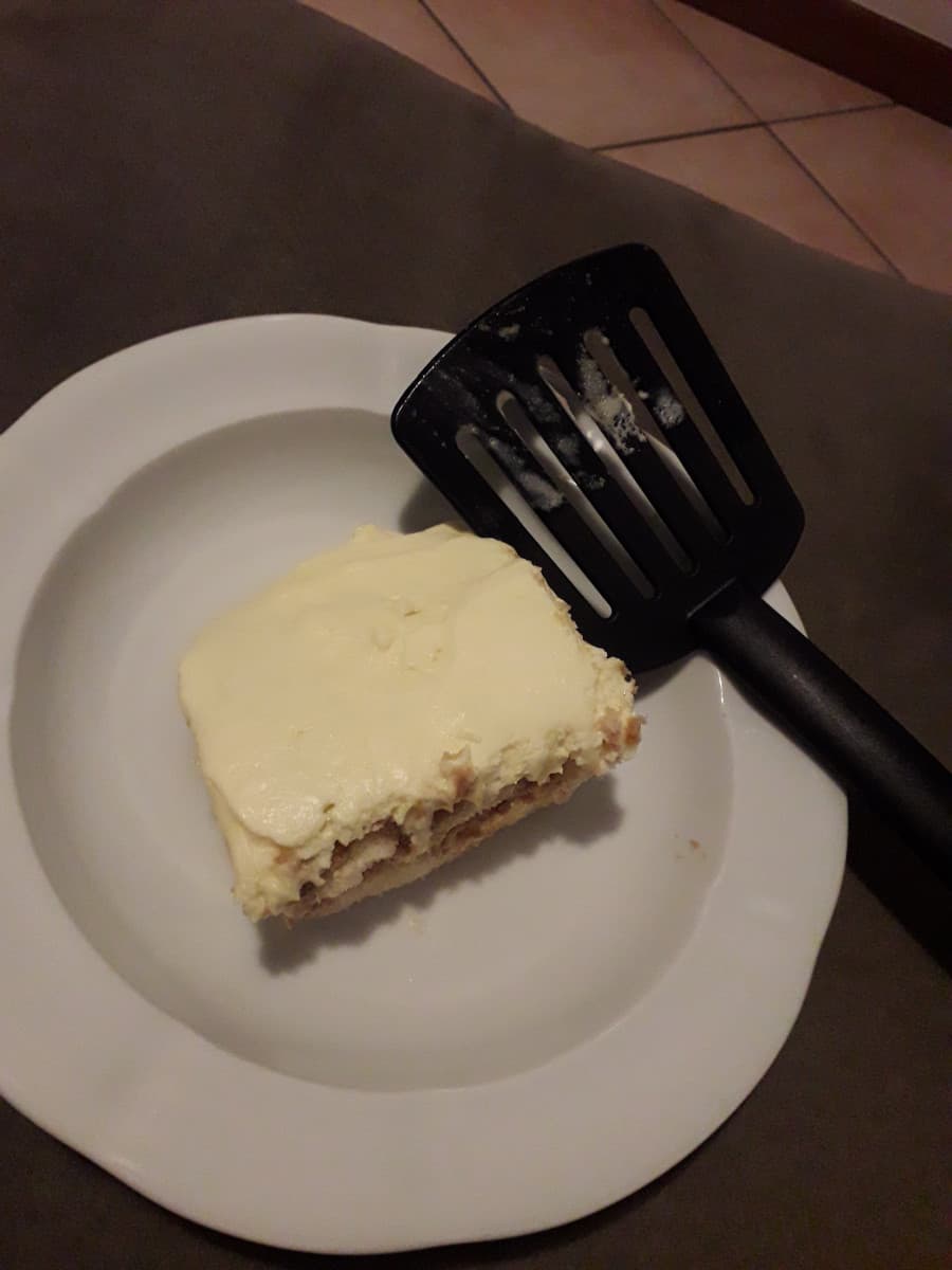 Capirete cosa è davvero la felicità quando aprirete il frigo alle 4 e un quarto e vi troverete davanti il tiramisù 