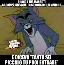 Io ho visto la mia cotta Delle elementari nuda vabbè a malapena sapevo cos'era una vagina pensavo fosse un solo buco da dove si pisciasse e basta 