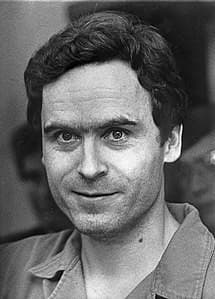 Qualcuno mi spiega com'é possibile che Ted Bundy con sta faccia abbia fatto impazzire le donne di mezza America, cioé basta guardarlo in faccia per capire che é un maniaco