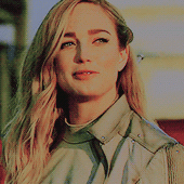 Sono qui solo per venerare Sara Lance