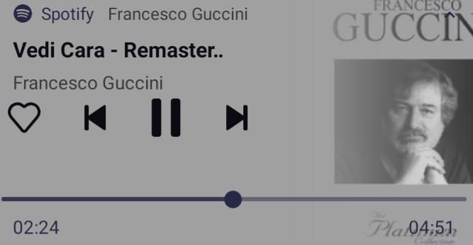 Mettete qualche vera canzone che parla d'amore, non quelle cagatine.