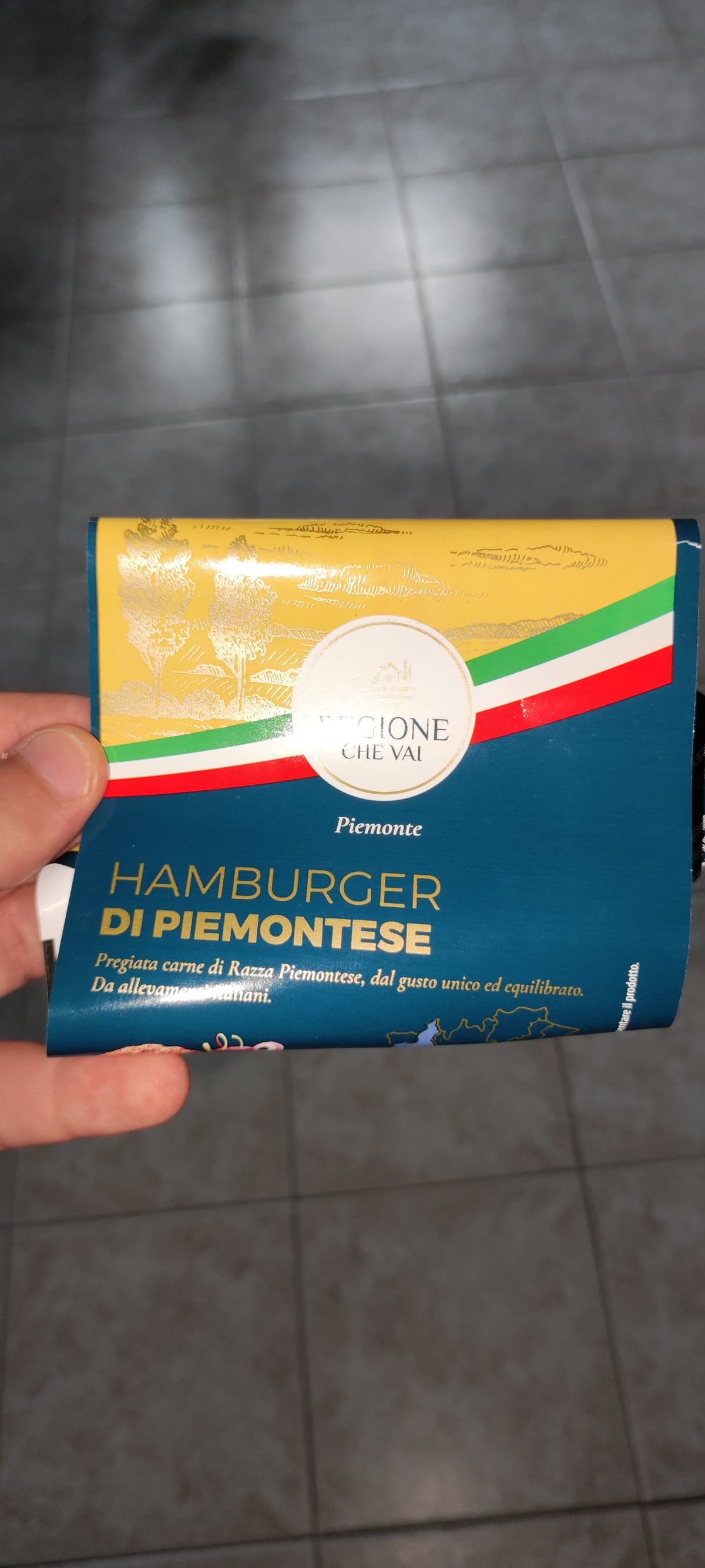 Raga noo hanno ucciso un mio coetaneo per fare questi hamburger 