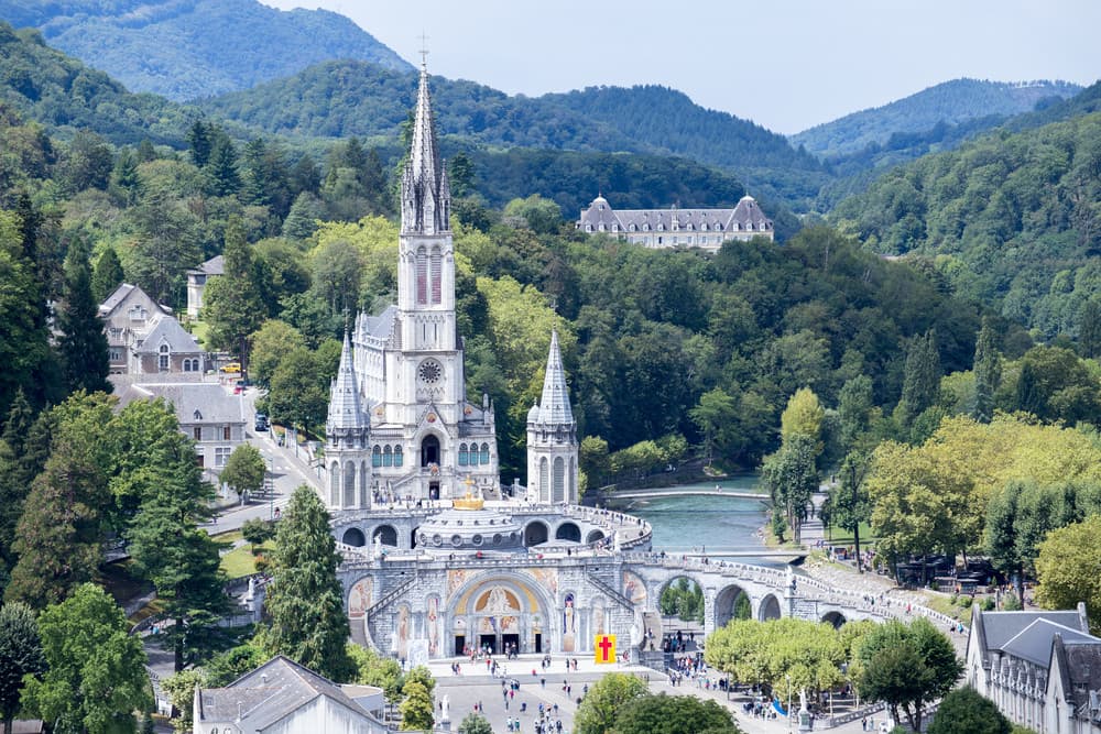 Secondo me buona parte delle apparizioni della Madonna ecc, sono avvenute per il semplice fatto che quasi tutti quelli che hanno avuto le apparizioni erano contadini. Quindi magari erano allucinazioni per la stanchezza/fatica o caldo