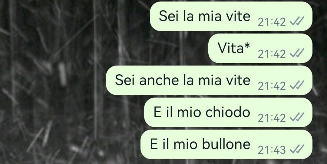 A 15 anni mi vantavo di sapermi modificare in base alle persone che avevo davanti. A 17 anni posso dire che semplicemente non avevo carattere e mi basavo sull'altra persona. (intanto vi insegno come rimediare ai problemi da correttore)