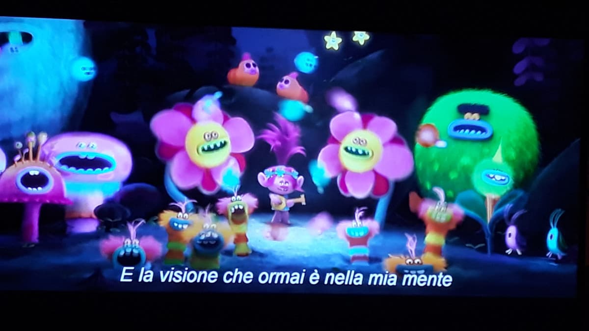 ok mi annoio e sono malato percui guardo Trolls