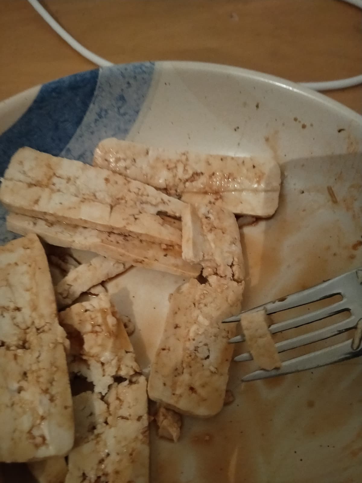 la salsa di soia esalta il sapore del tofu, in pratica con LA SOIA avete un piatto molto buono, aggiungete i pomodori che piacciono insieme, soprattutto a gi.antio o come di chiama su tik tok