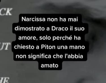 Per chi non ha letto i libri,non saprà mai che Narcissa a Draco durante l’anno mandava attraverso un barbagianni dei dolci e delle caramelle ,ma molti tanto che Harry guarda Draco con invidia perché non potrà mai provare quella sesta sensazione 