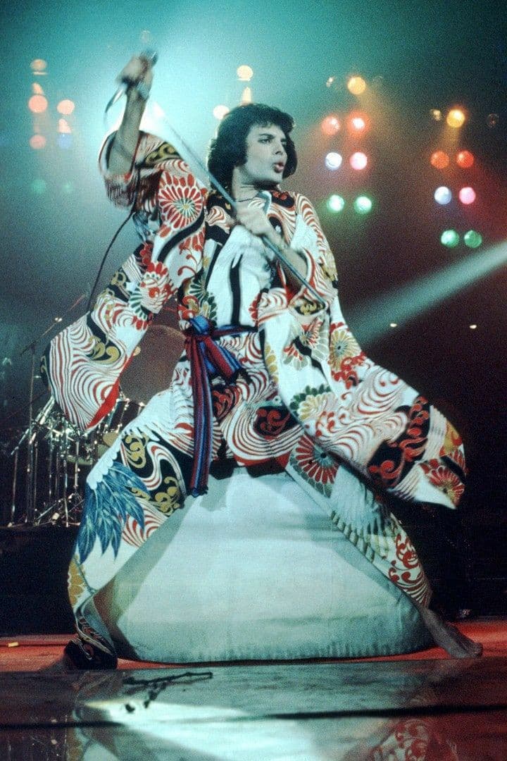 auguri Freddie. sempre nei nostri cuori leggenda.