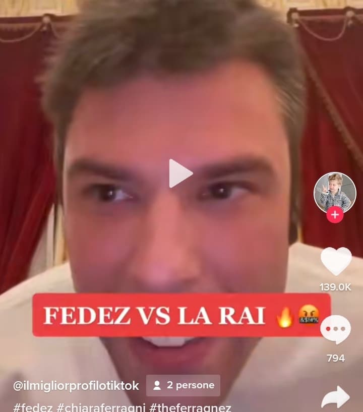 Secondo me quando fedez attaccò la rai aveva torto. Il tizio al telefono gli aveva semplicemente detto che quello non era il contesto giusto per parlare di ciò, e aveva ragione visto che quello era un concerto.