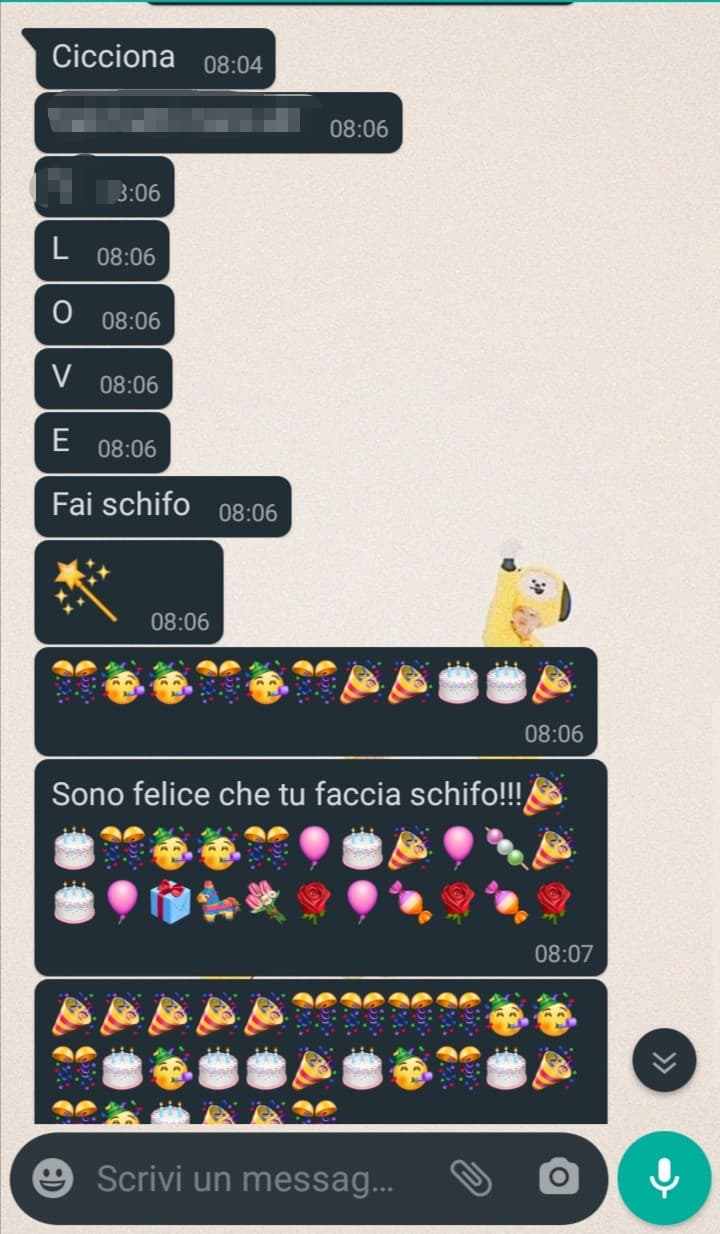 Cosa mi manda mia sorella di 9 anni mentre è dall'altra parte del mondo così non posso menarla: