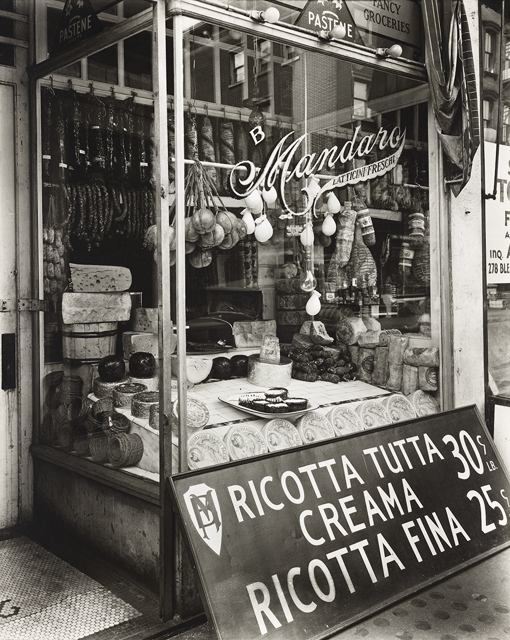 Negozio italiano di formaggi a New York, 1937, 276 Bleecker St. 