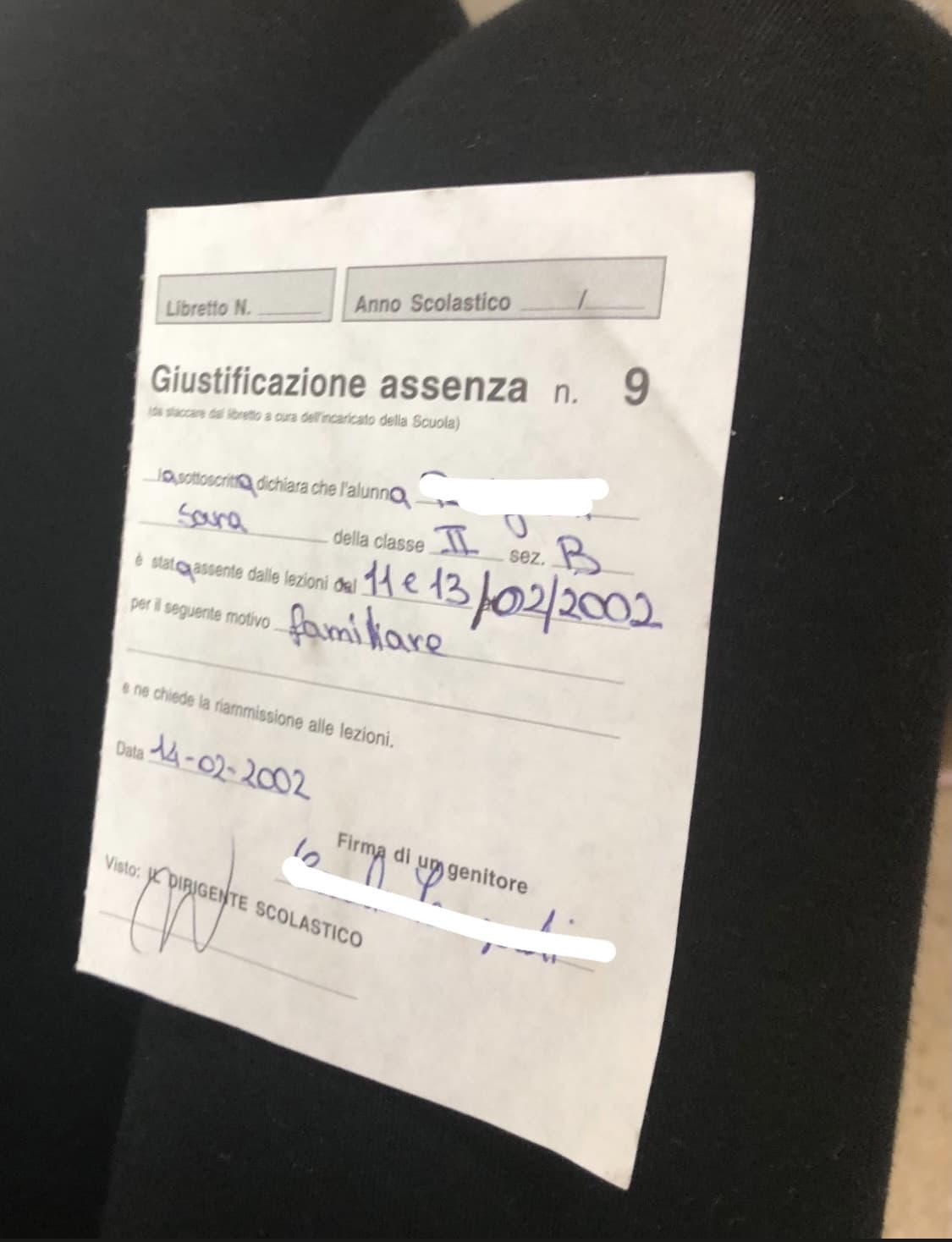 una volta a scuola abbiamo trovato una giustificazione del 2002, first reacscion sciocc