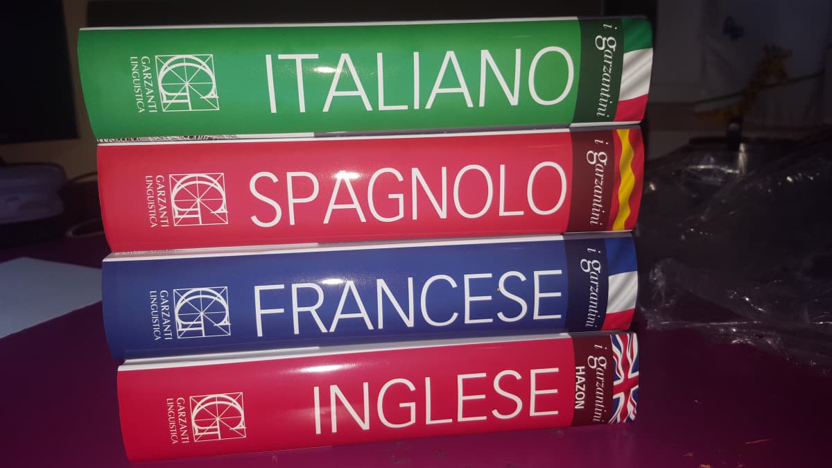 Se in un giorno mi ritrovo come materie inglese, francese e spagnolo meglio che me sparo 