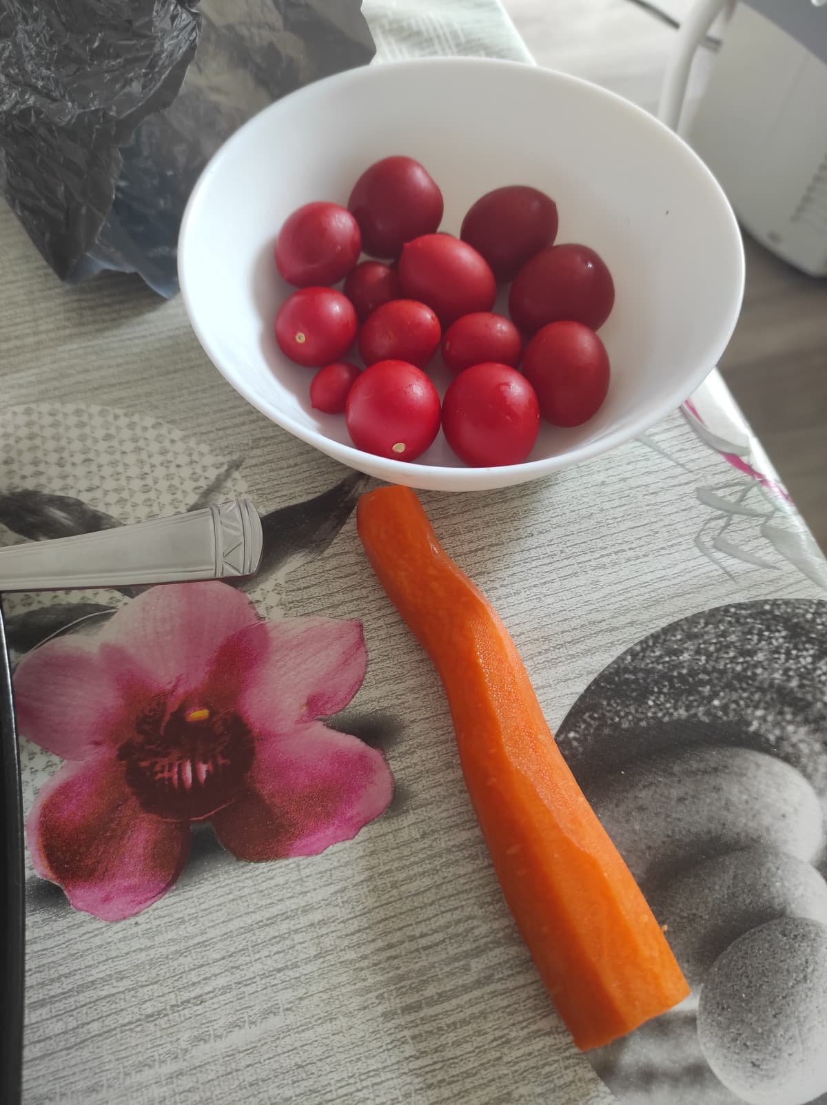 Carota e pomodorini (che non mangerò tutto ma shh