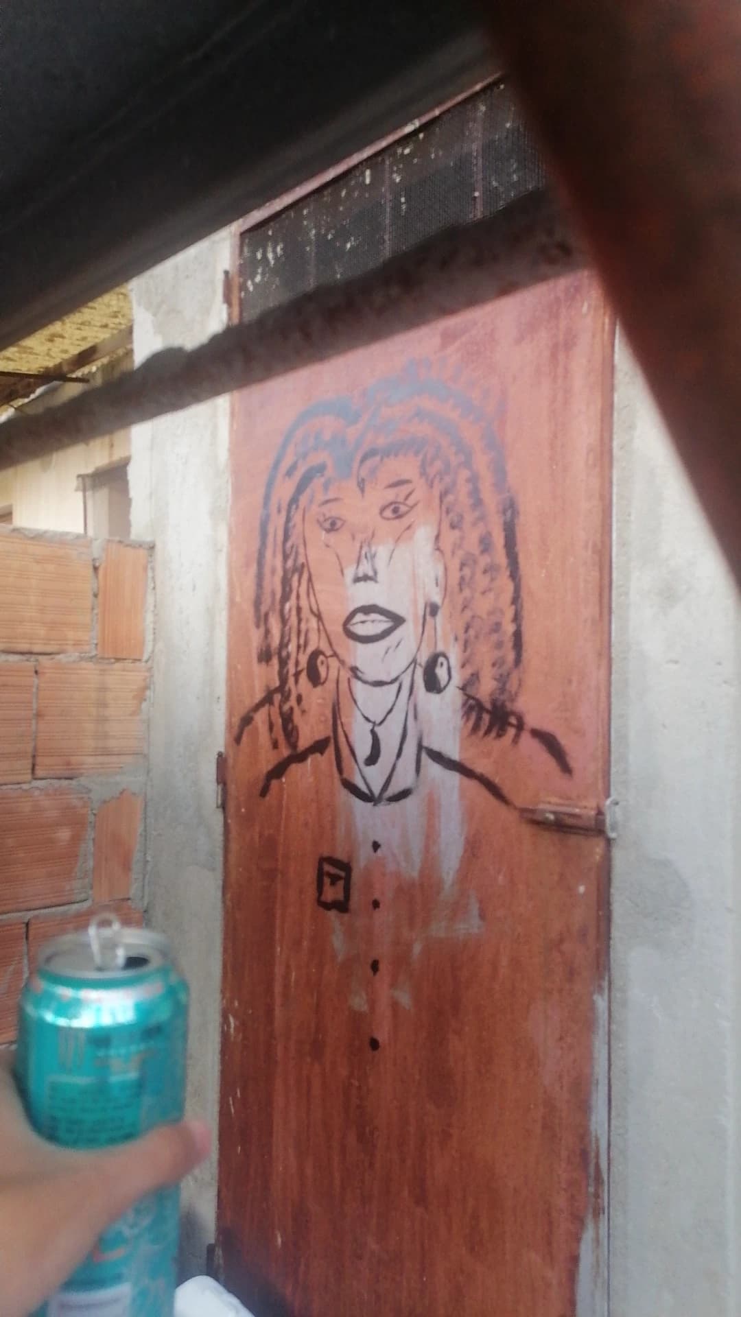 monster decente andabile e murales donna dai facili costumi fatto da mio padre