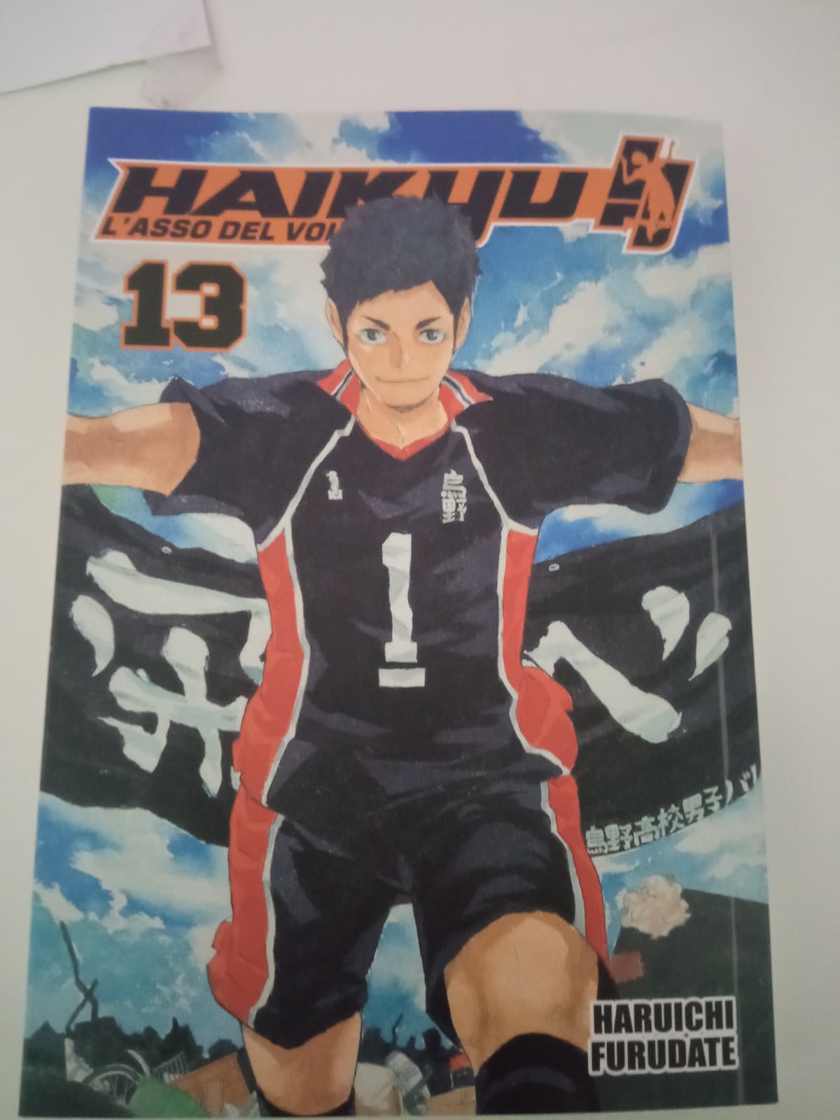 Oggi dopo tre settimane finalmente vado a recuperare i tre volumi di haikyuu. L'edicolante mi ammazza sicuro dopo tre settimane che non vado :')