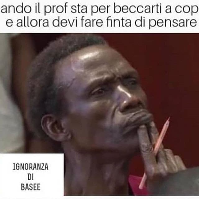 Quando il prof sta per beccarti a copiare e allora devi fare finta di pensare.