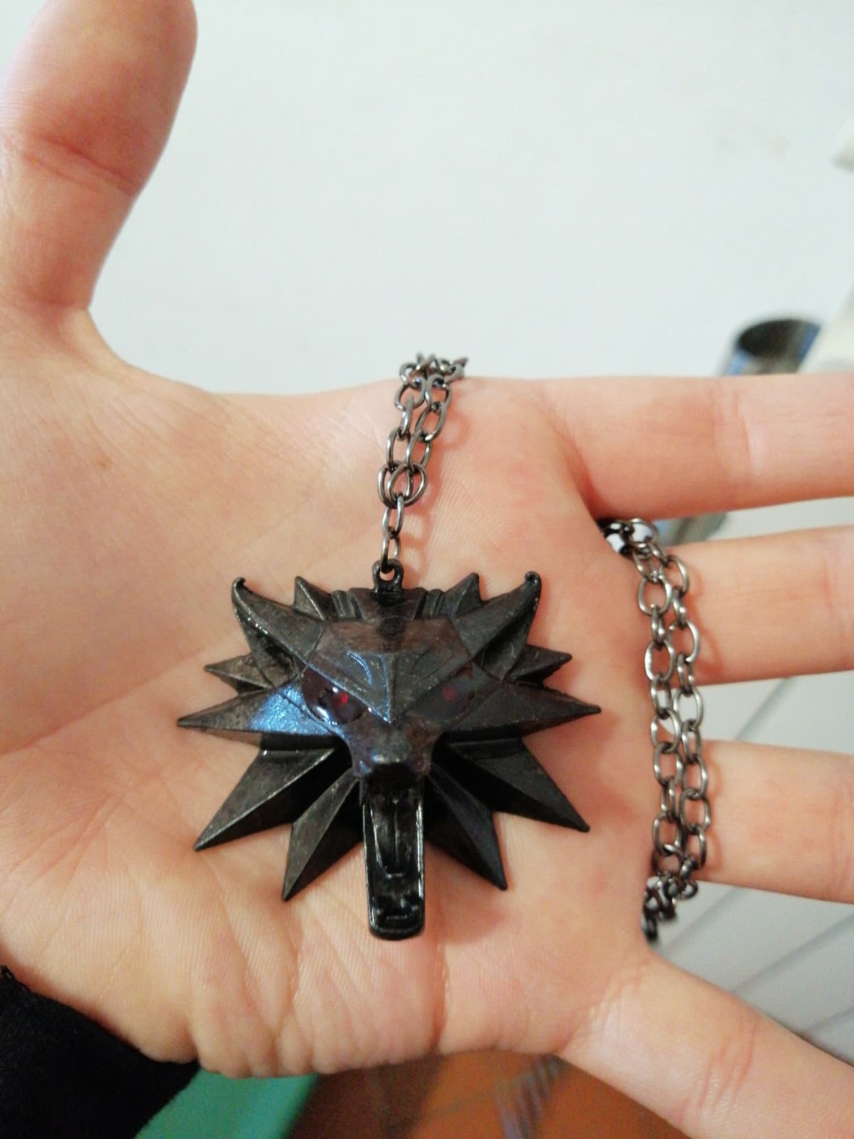 Mi è arrivata la collana di The Witcher ????❤️❤️❤️