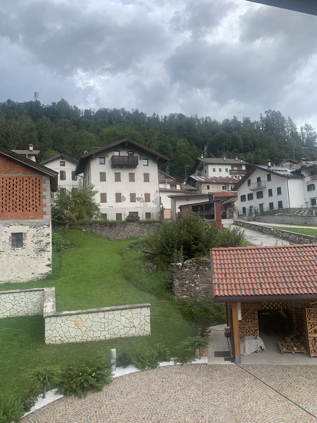 Forse con la 08 dovrei provare a parlarci. Alla fine è una classe tranquilla e ho scambiato 2 chiacchiere una volta perché non sapevo che fare sembrano brave persone. 