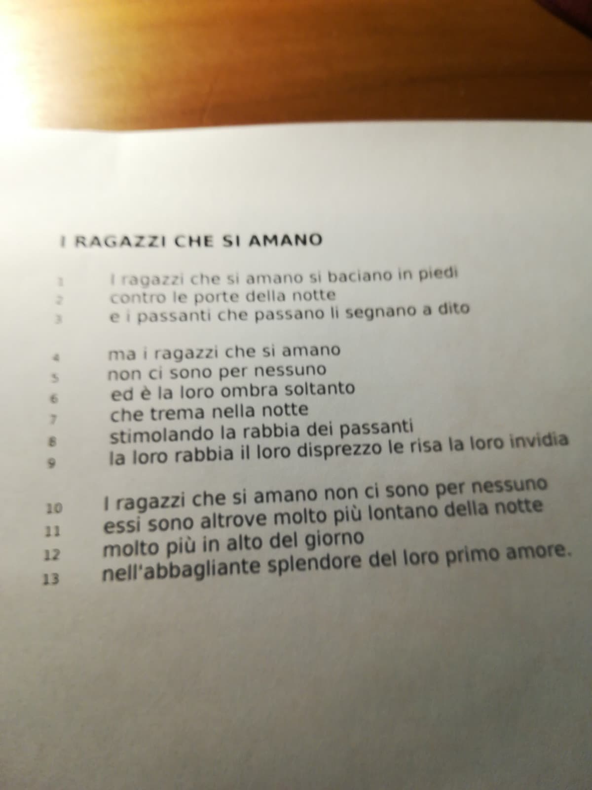 La prof ci ha fatto sprecare un foglio per una poesia...