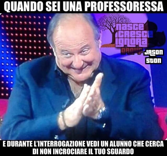 Ma tu fai finta di cercare qualcosa nello zaino...