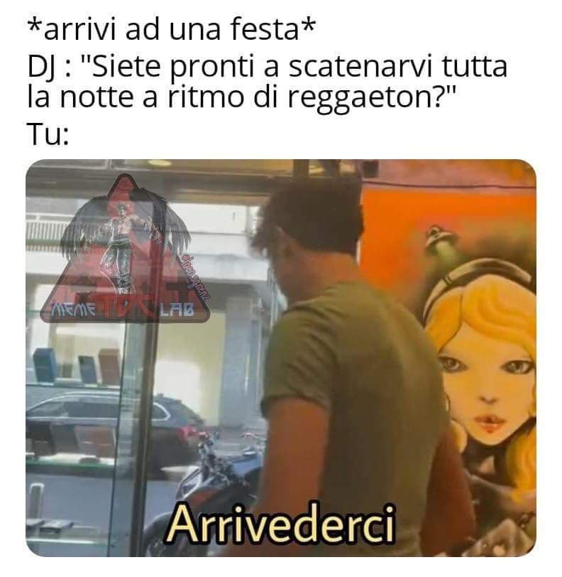 Non so cosa sia peggio tra reggaeton e i balli di gruppo ("ognuno ha i suoi gusti" cit. Capitan Ovvio. A me non piacciono entrambi, amen) 