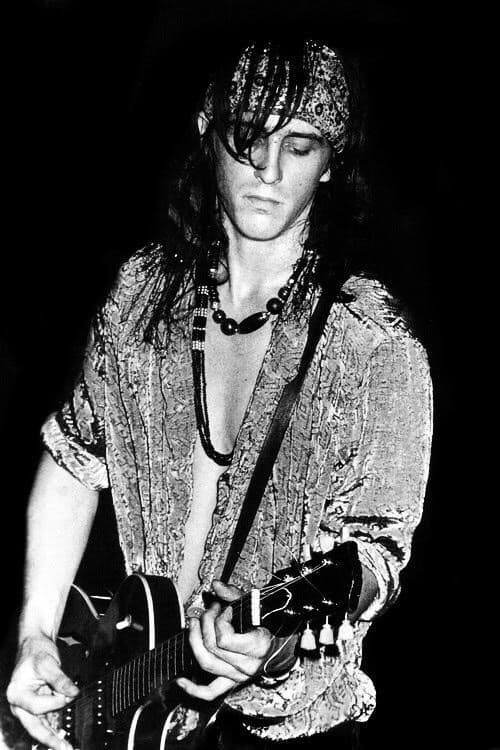 Izzy Stradlin ha rapito tutta l'attenzione che dovevo dedicare a scienze. Per non parlare di Duff. Piango.