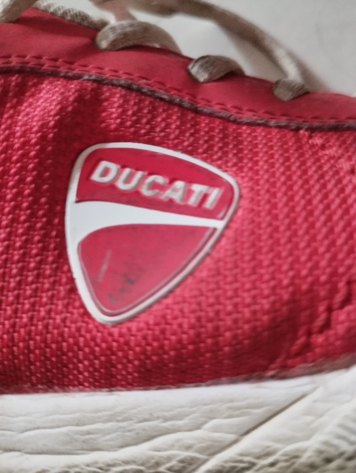 Io con le mie scarpe della Ducati, quando vado in moto ho 20 cavalli in più