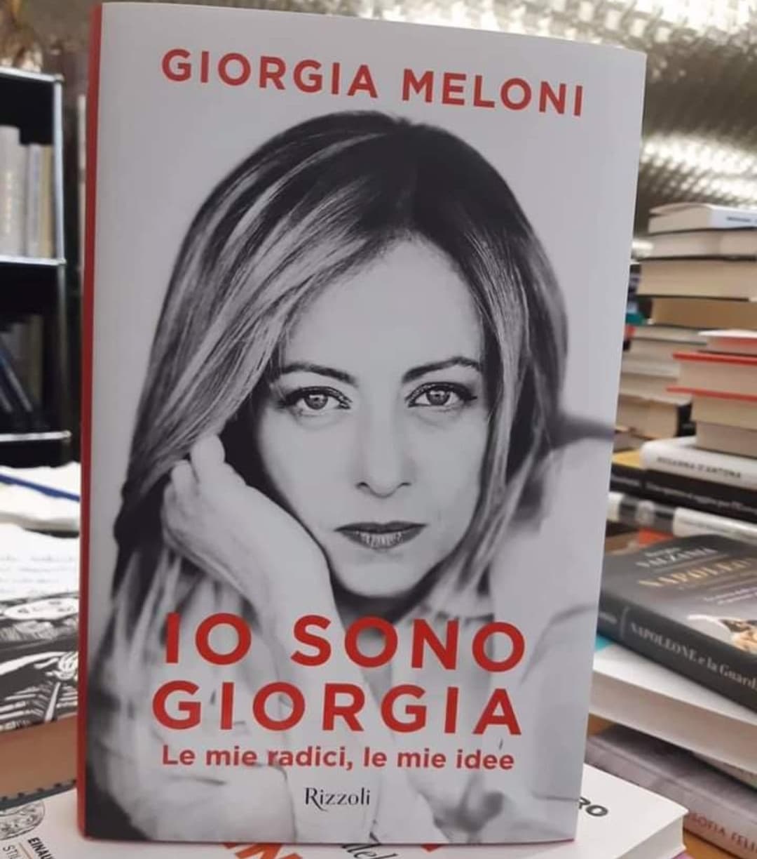 Mi spiegate perché la gente scrive "autobiografie" stravolgendo la loro vita e adattandola al copione di una fiction?