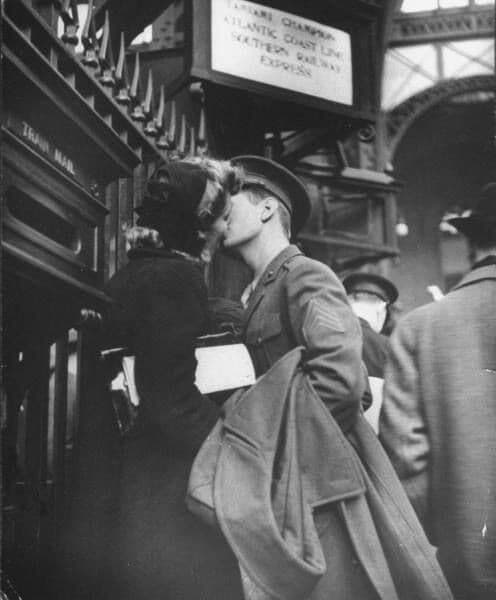 Goodbye kiss, 1944 