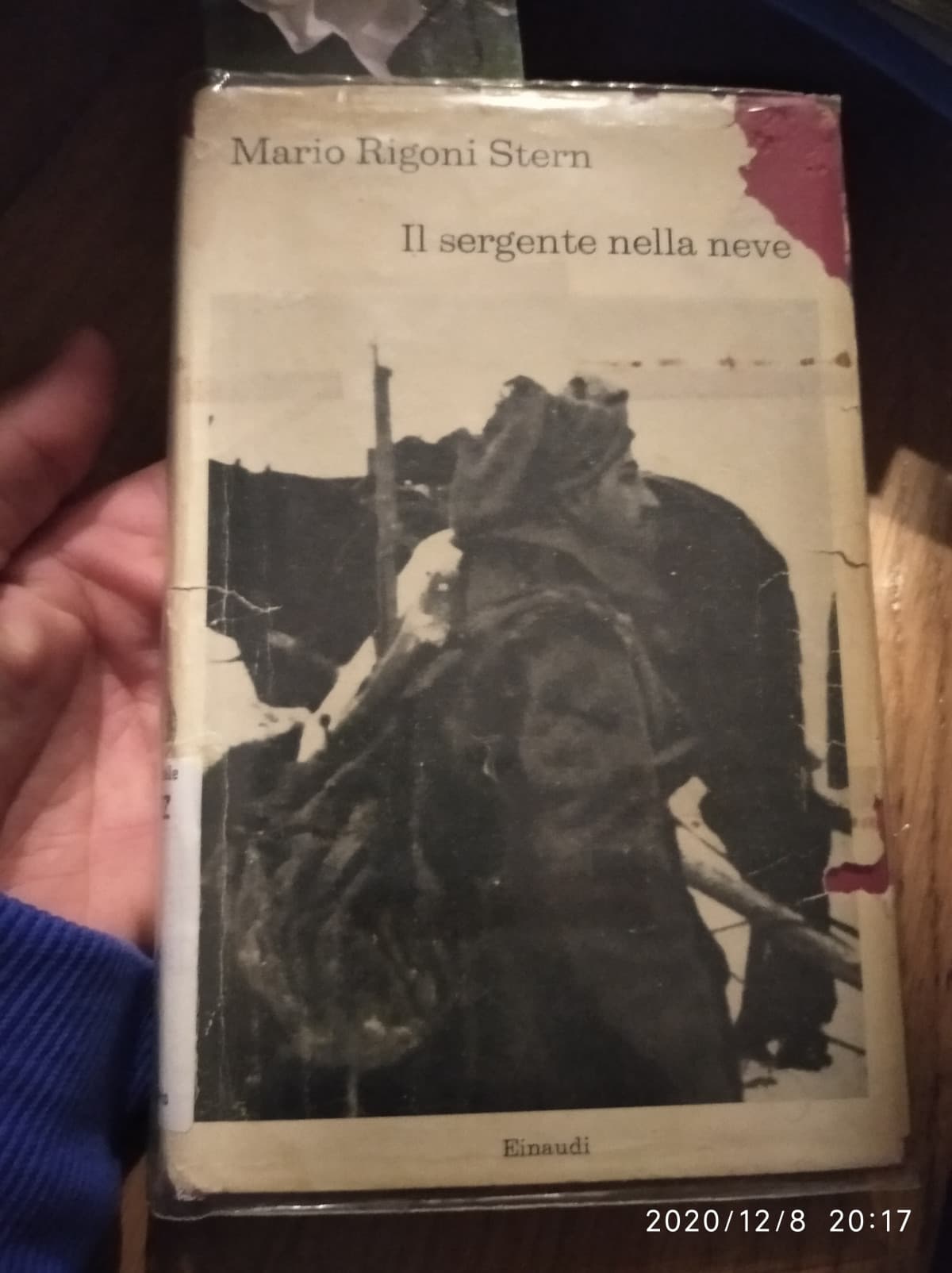 Niente, come al solito ci danno dei libri da leggere per scuola, ma al contrario degli altri a me piace sta roba. Ho scelto questo qui che avevo già letto