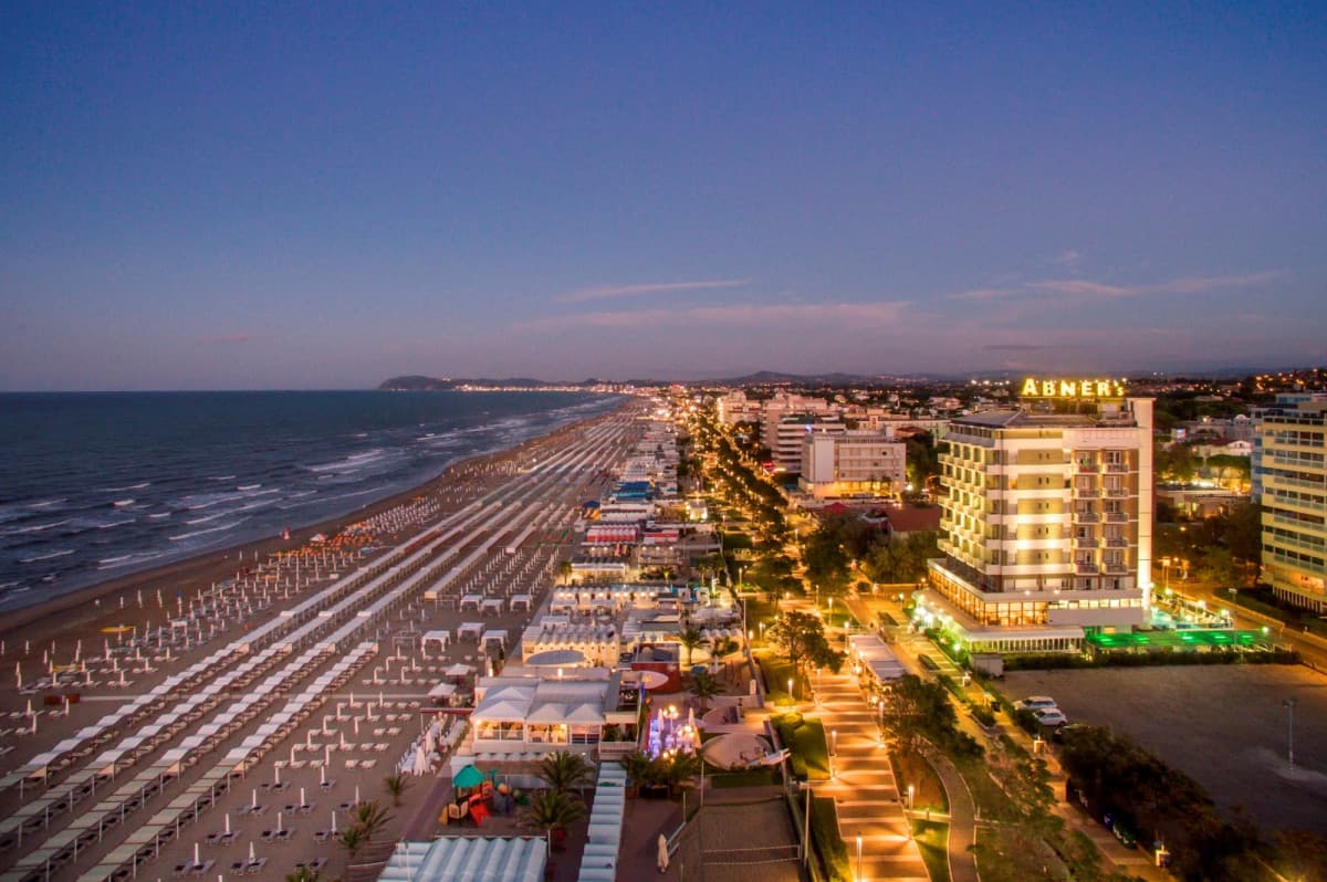 c'è qualcuno/a di Riccione ? sto pensando di prendere casa li  