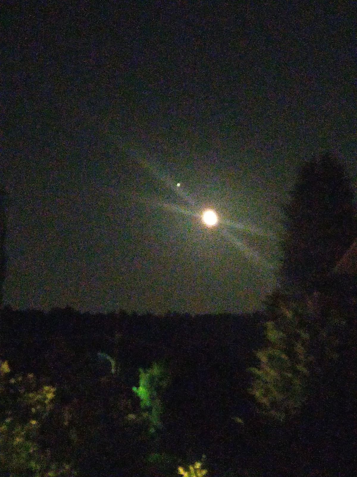 La luna oggi è stra illuminata che figa 