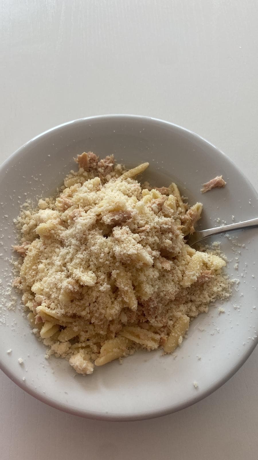 @Albiccoca SI MANGIA LA PASTA CON TONNO E FORMAGGIO, CHE MERDA RAGAZZI 