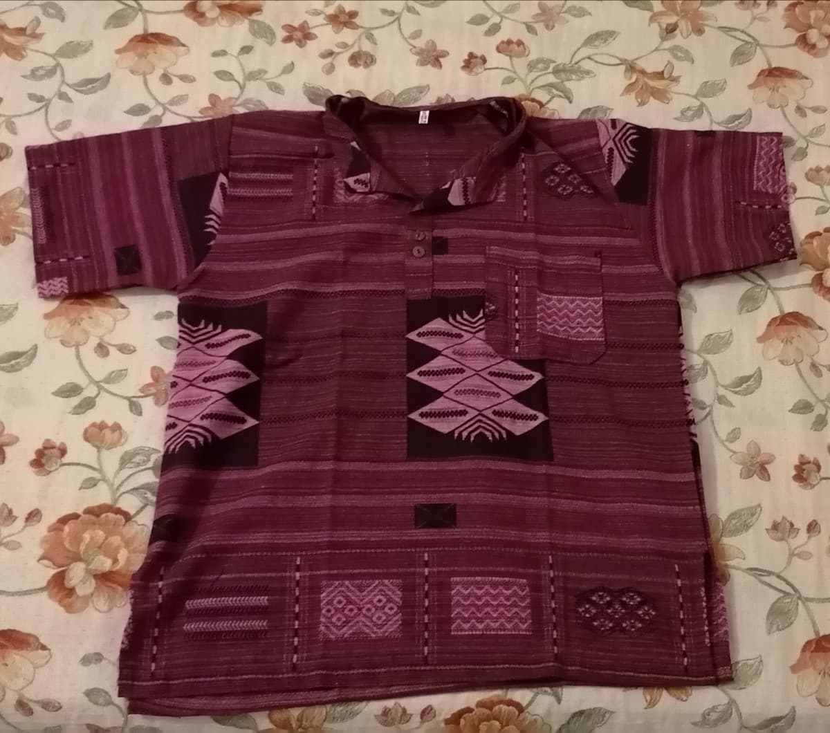 Ho trovato questa camicia in un negozio del Bangladesh, niente, posso dire di aver trovato l'amore. 