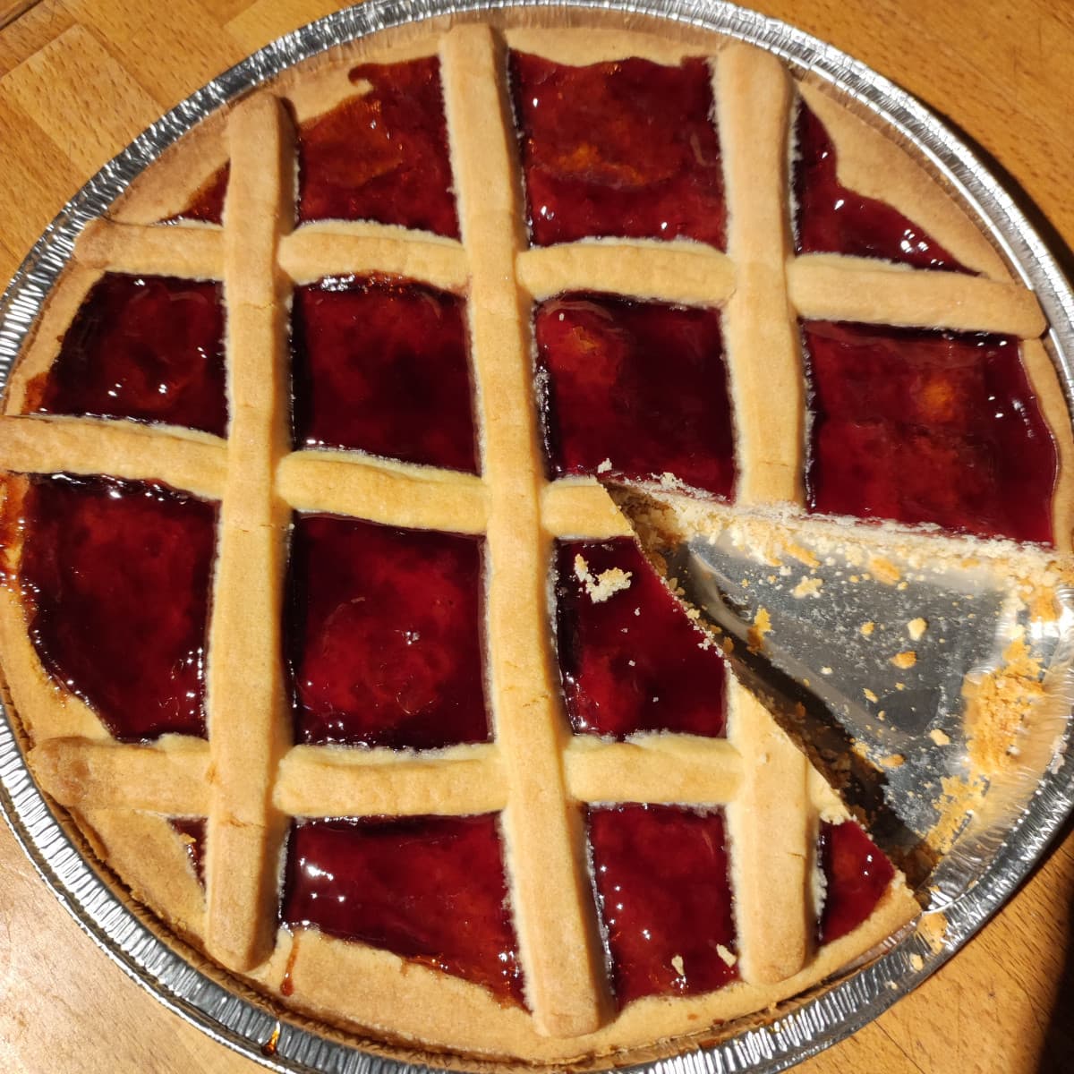 Chi altro come me me AMA FOLLEMENTE la crostata? Tra l'altro ho appena finito di allenarmi e non dovrei mangiarla ma vabb