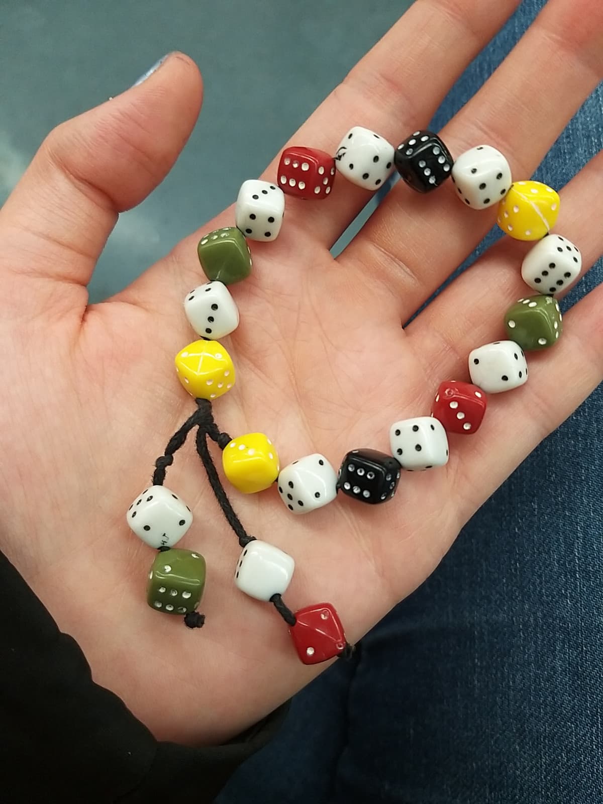 Vi piace? L'ho fatto io con vecchie perline di un bracciale che mi si è rotto quando ero piccola