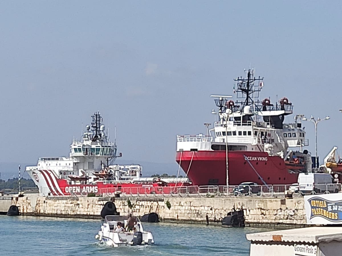 Oggi c'erano l'Ocean Viking e l'Open Arms a Siracusa 