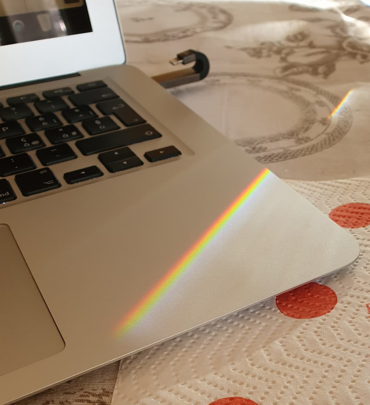 Sto ammirando questo mini arcobaleno da mezz'ora 